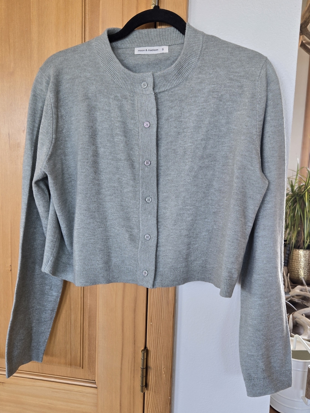 Moon & Madison Light Sage Green Crewneck Button Cardigan Sweater Cropped